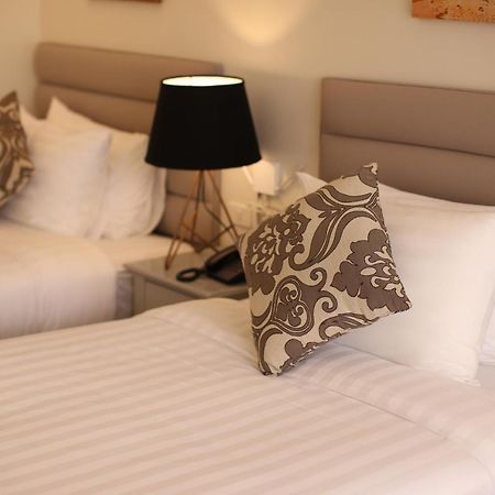 Hotel Via Appia Tagaytay Tagaytay City Esterno foto