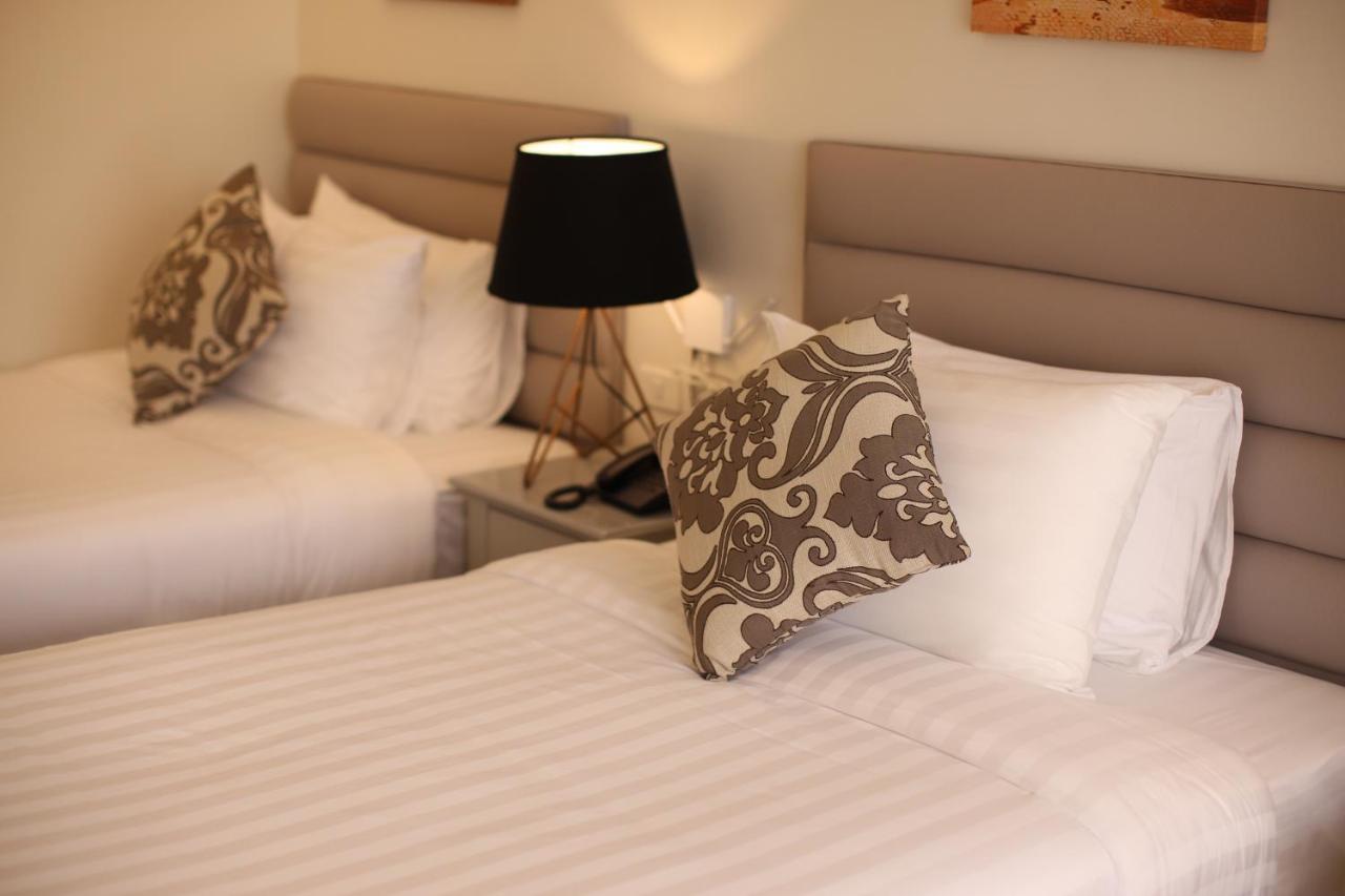 Hotel Via Appia Tagaytay Tagaytay City Esterno foto